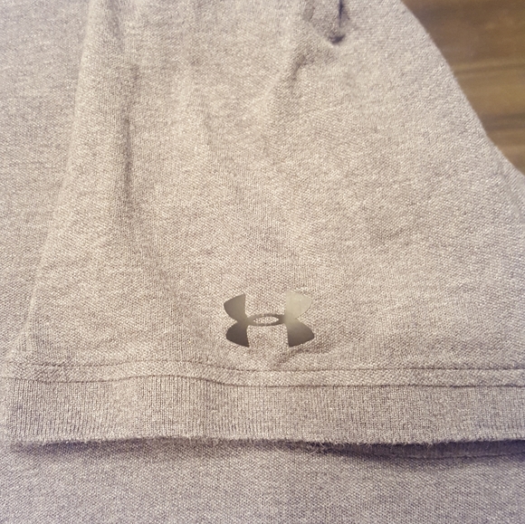 Under Armour Heat Gear Loose Polo. Gray. - Picture 5 of 7